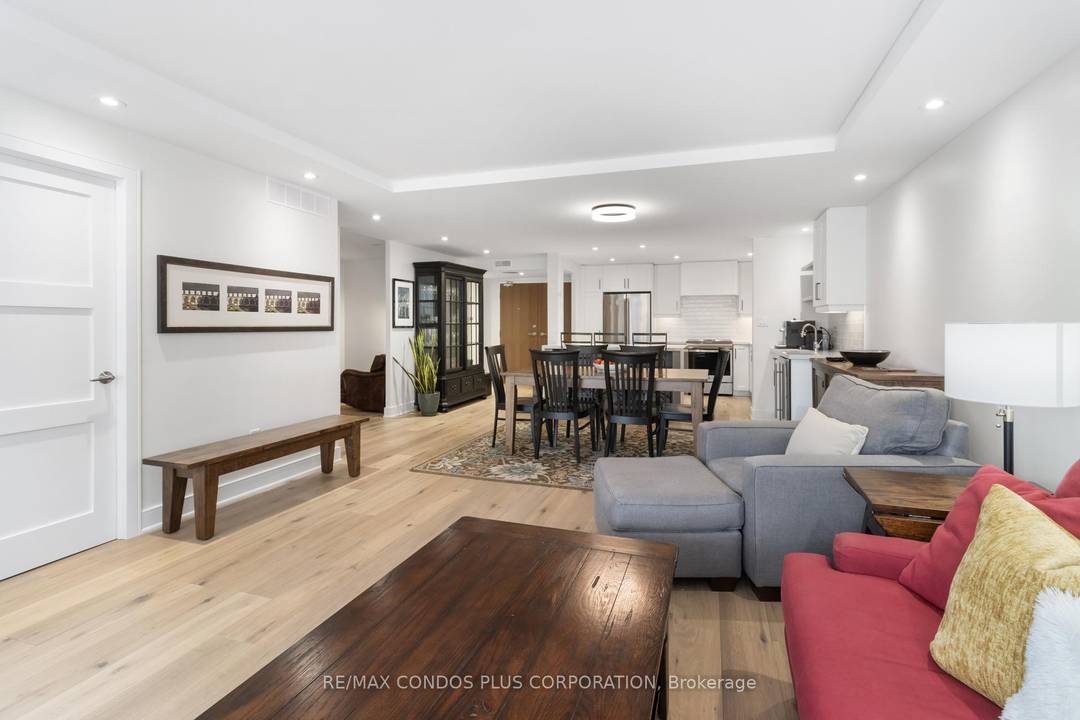 Stunning Executive Furnished Suite In The Sought After Paxton Place on Charles Street !