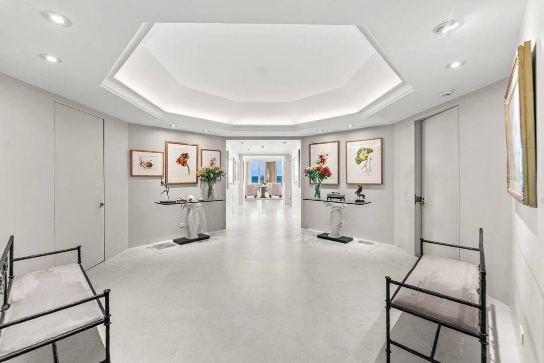 Welcome to Residence 201N at prestigious Sloans Curve.