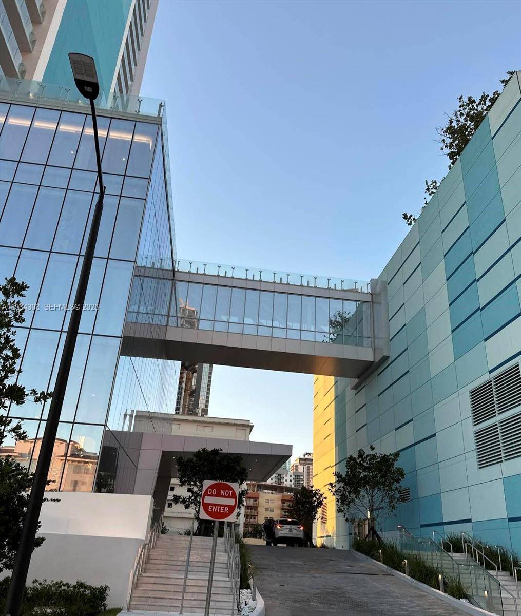 Unit 5006 at 700 NE 26th Ter sits on the 50th floor of one of Edgewater's most sought after buildings, a light filled oasis in the sky with panoramic views ...