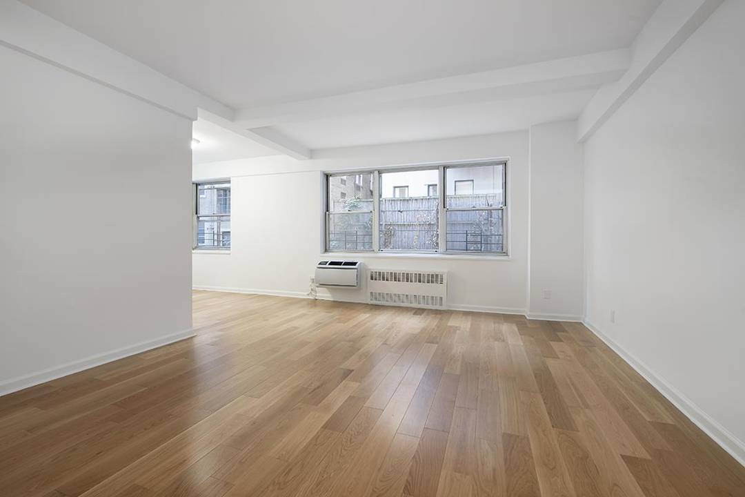 Beautifully renovated L shaped studio apartment with no board approval required is now available for purchase.
