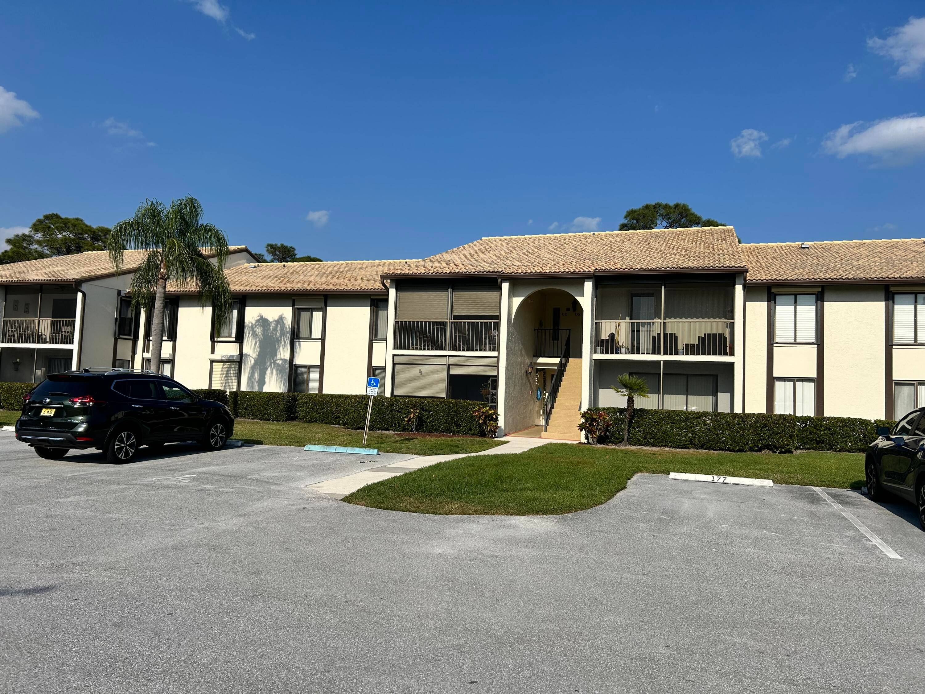 LOWEST PRICED 3 2 in Pine Ridge, Ground floor Condo, NO STEPS !