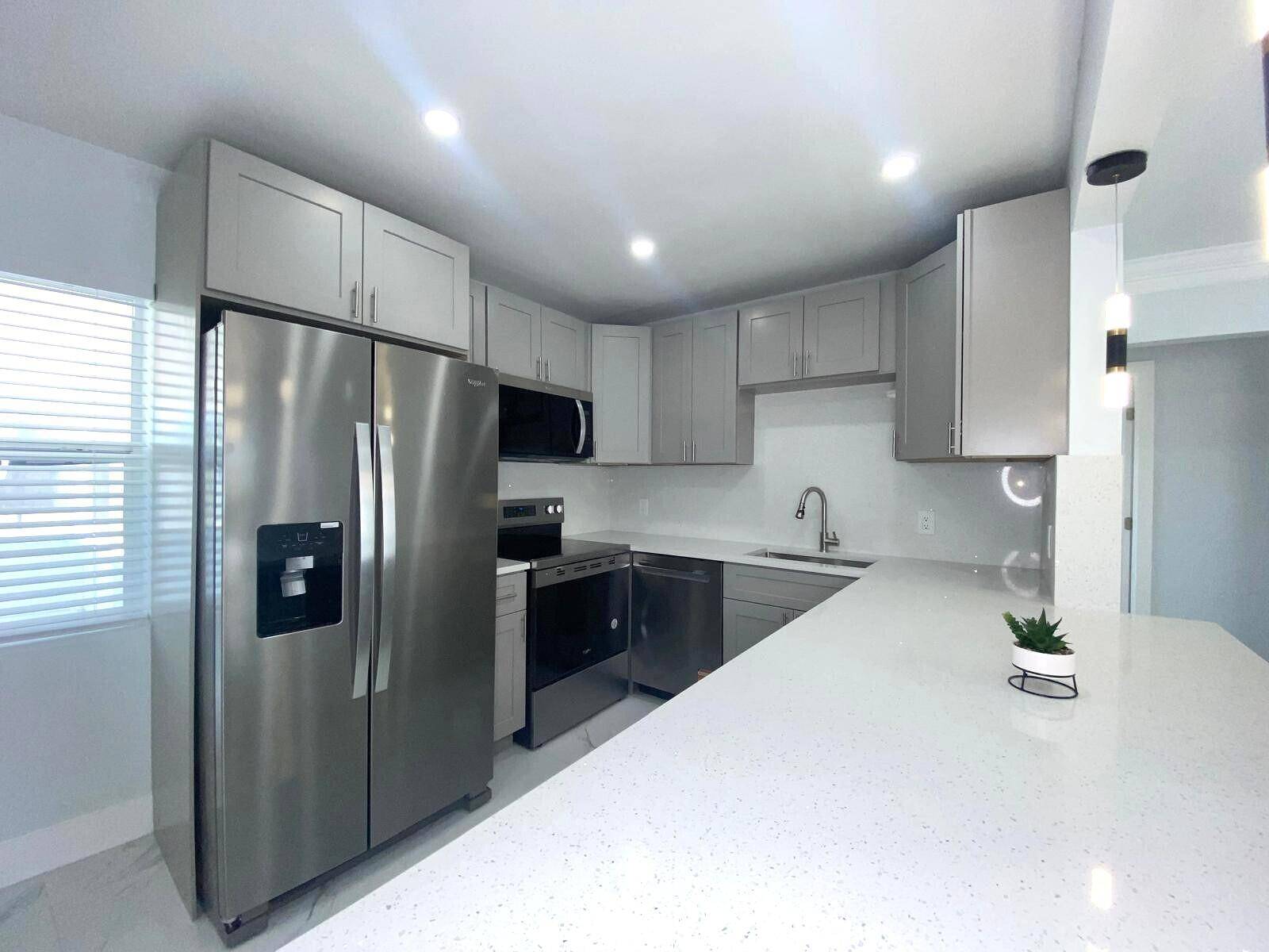 Beautifully Remodeled Home on a Spacious Lot Prime Lake Worth Location !