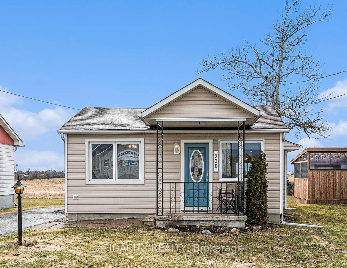 Charming Bungalow in the Heart of Chesterville !