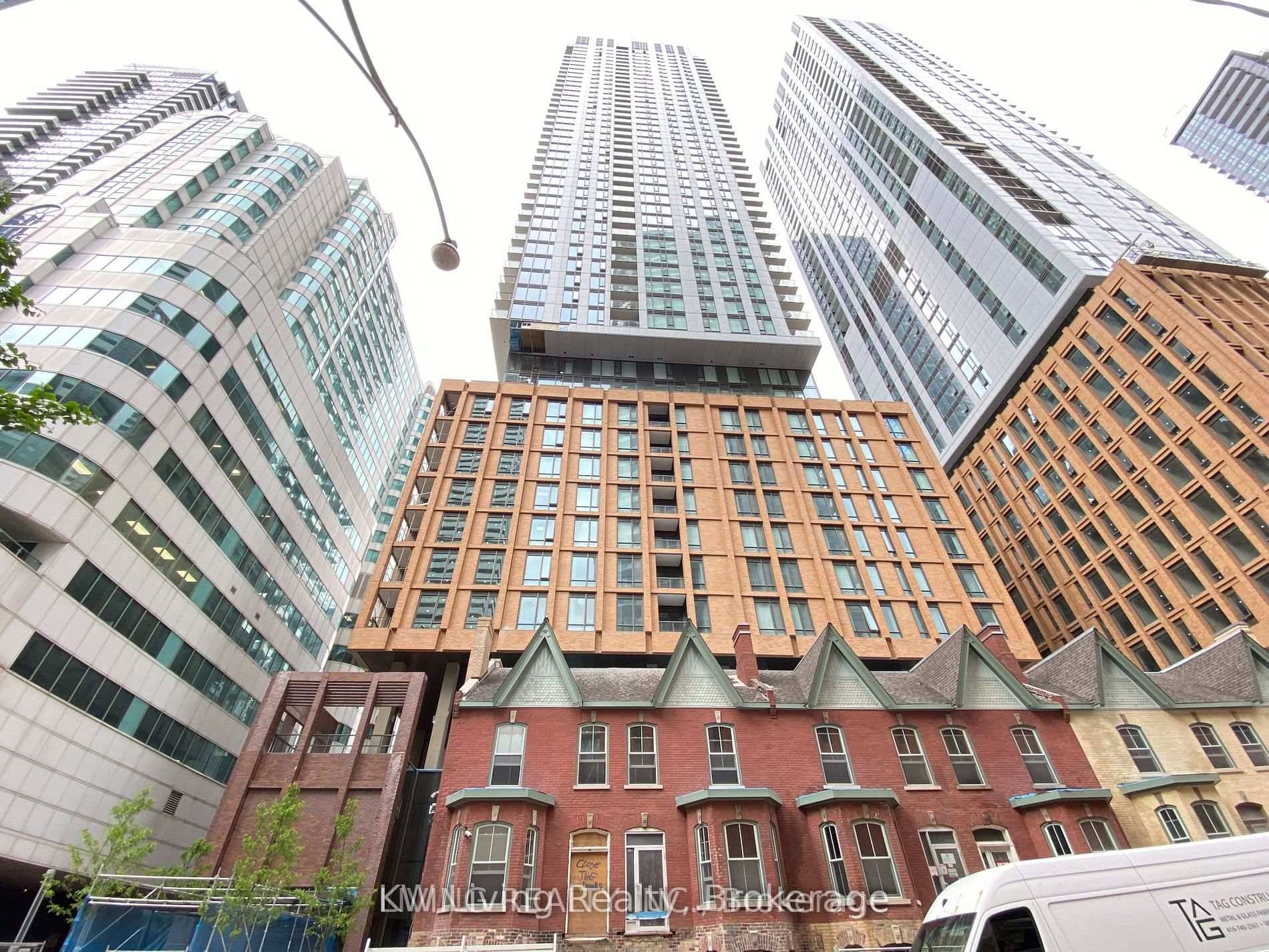 Three Bedroom Corner Unit At Theatre District.