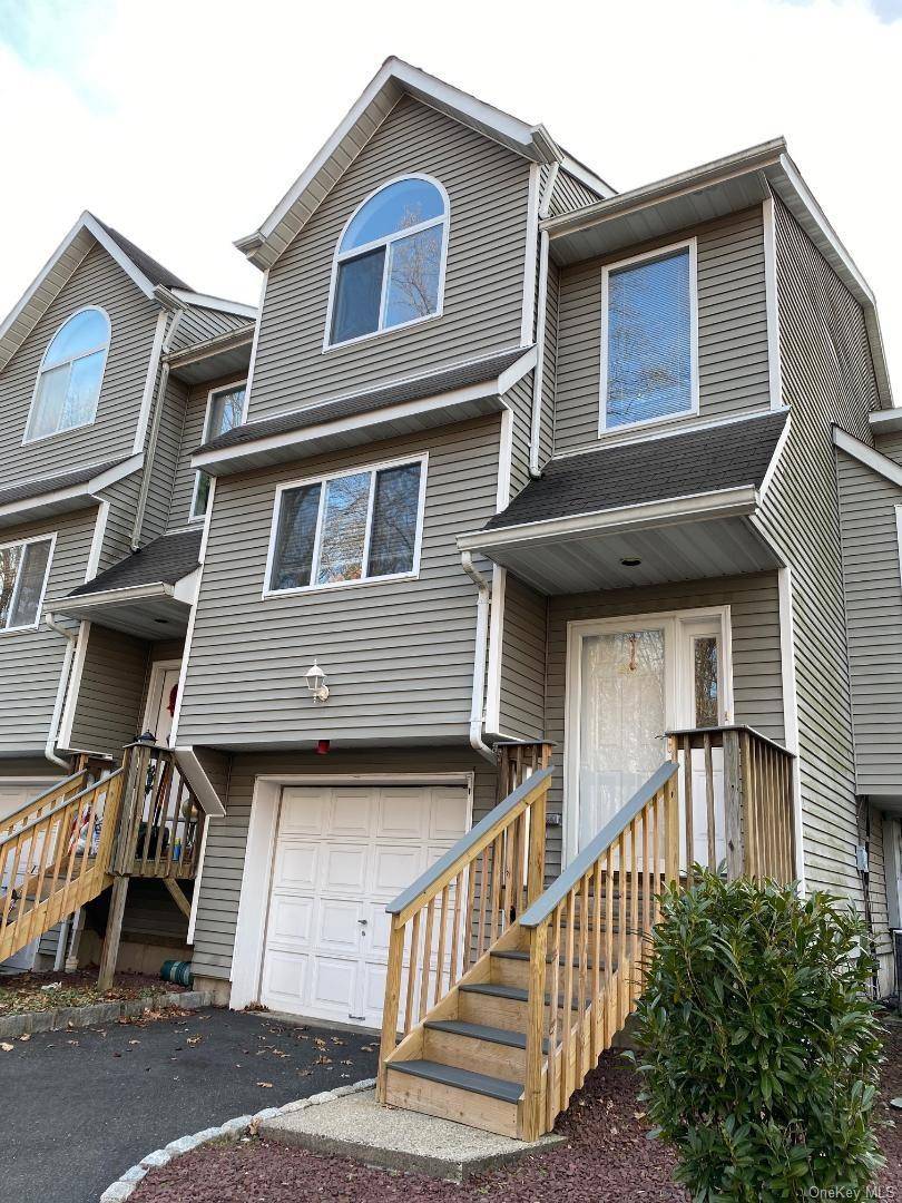 Welcome to this bright and spacious 2 3 bedroom, 2 full and 2 half bath 3 level townhouse with a garage located in a highly desirable and conveniently located Parkview ...