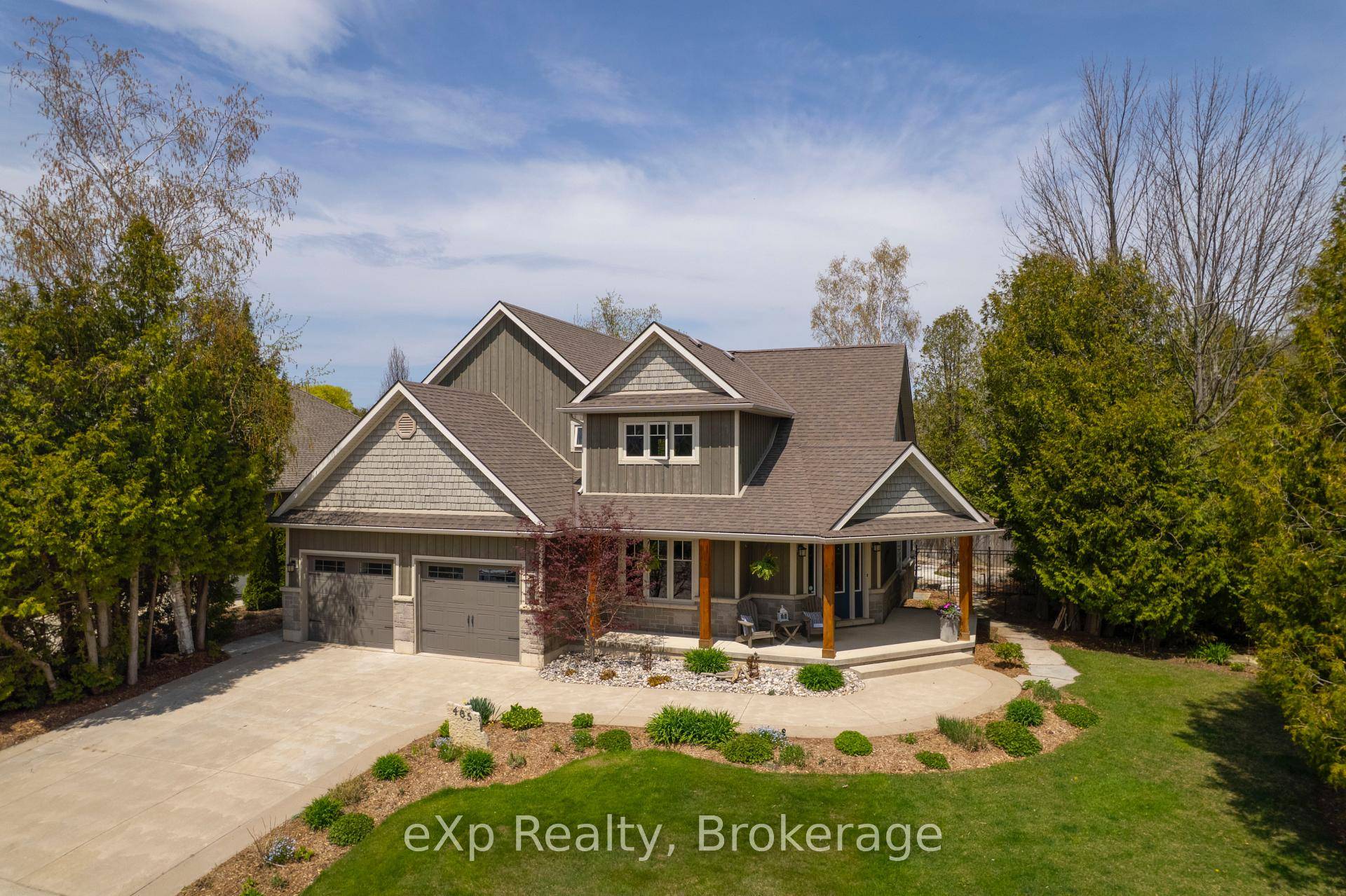 Welcome to 465 Creekwood Drive, a stunning home in a desirable neighborhood, just an 8 minute walk from South Street Beach.