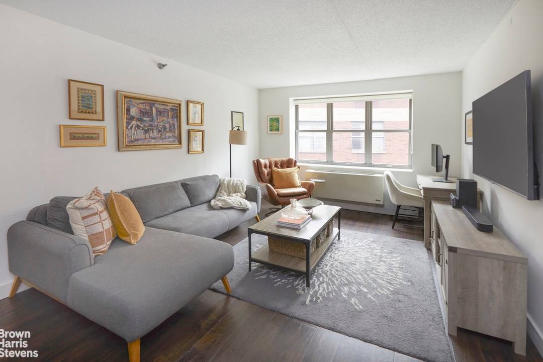 BEST VALUE 2BR MIDTOWN WEST You'll find this sun drenched, turn key, 2 bedroom, 2 bath home with South West exposures at the Clinton West Condominium located in the vibrant ...