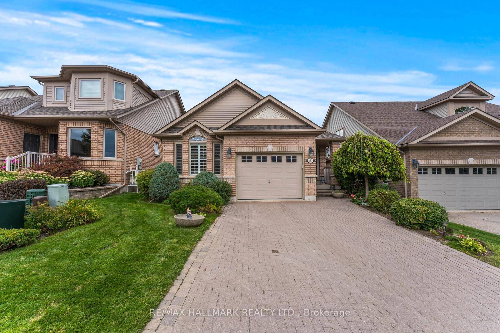 This home in the Briar Hill Adult Community ticks all the boxes !