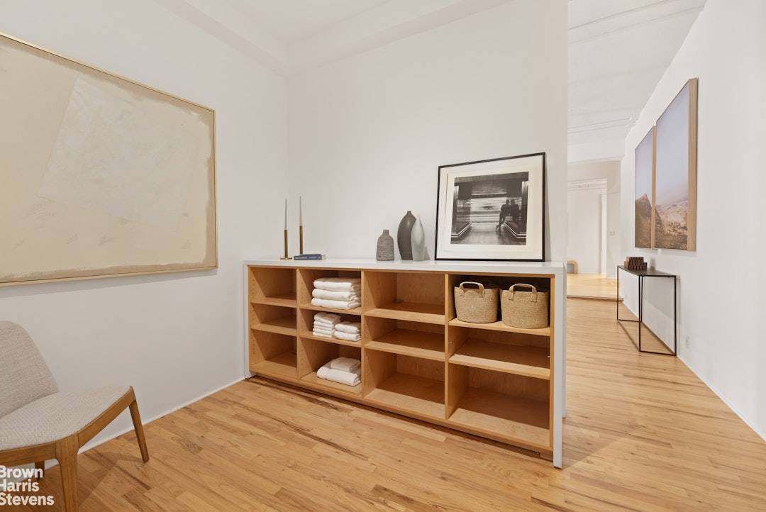 This grand and authentic 3, 300SF artist loft is located right in the heart of Soho's historic Cast iron District and features a sprawling 3 bedroom layout and bright south ...