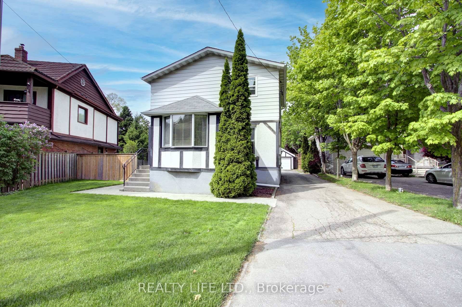 Backing Onto The Mimico Creek !