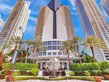 Luxury living in this 664sqft condo located at the prestigious Trump International Sonesta Hotel in Sunny Isles Beach.