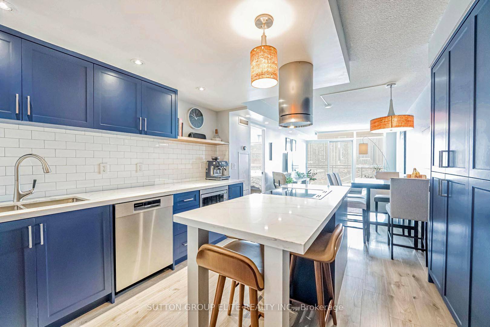 Indulge in the elegance of this exquisite condominium nestled in the heart of downtown Toronto, where breathtaking panoramic vistas of the iconic Toronto skyline and the serene expanse of Lake ...