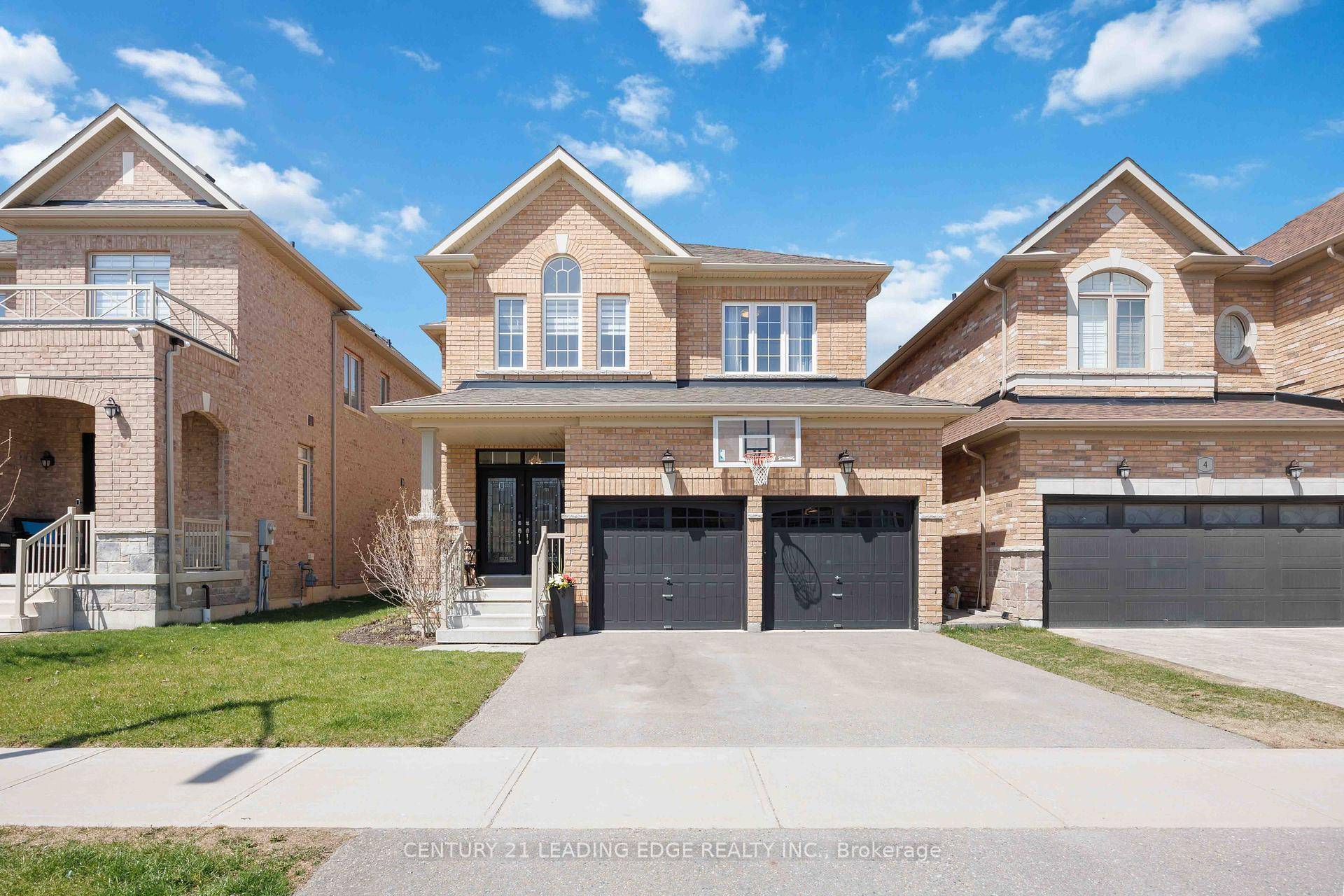 Your search ends here ! Absolutely stunning, completely upgraded home in prime Bradford community !