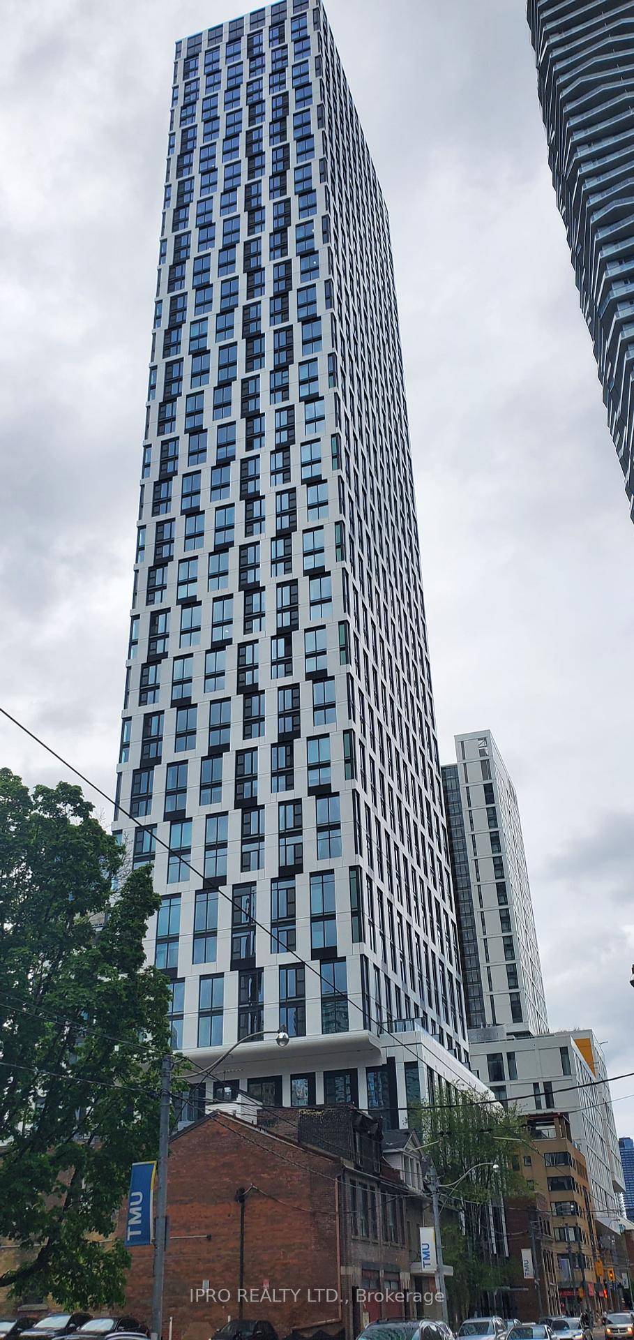 Brand New 1 Bedroom Den and 2 bathroom unit.