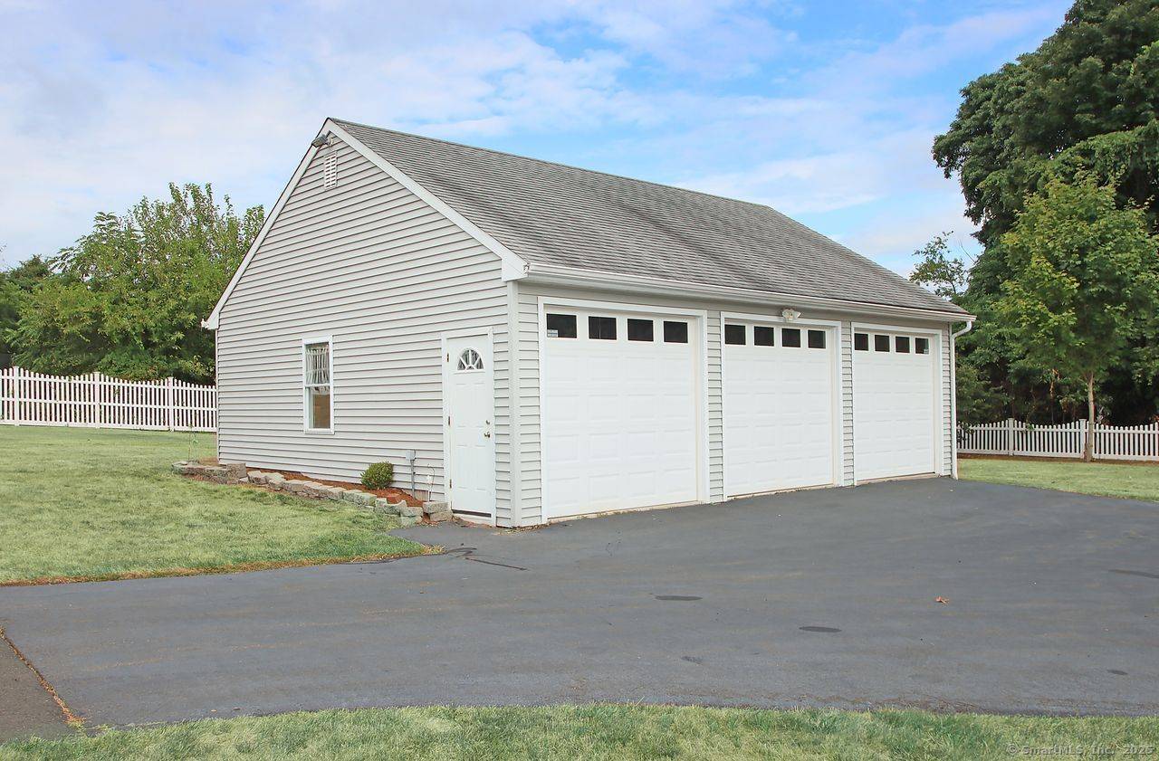 One Floor Living Meets Ultimate Garage Space !
