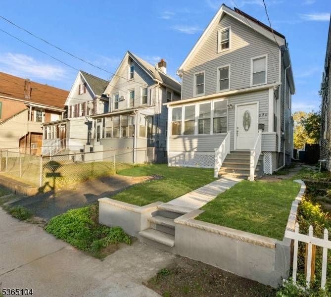 A Beautifully Renovated Plainfield Gem !