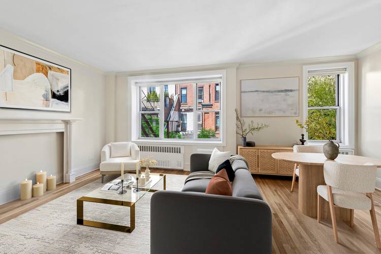 Turnkey Charm on a Landmarked Cul de Sac Experience Brooklyn Heights living at its finest in this tastefully renovated junior one bedroom.