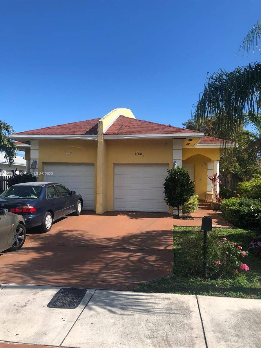 Great large 3 2 House in NW Hallandale, New kitchen !