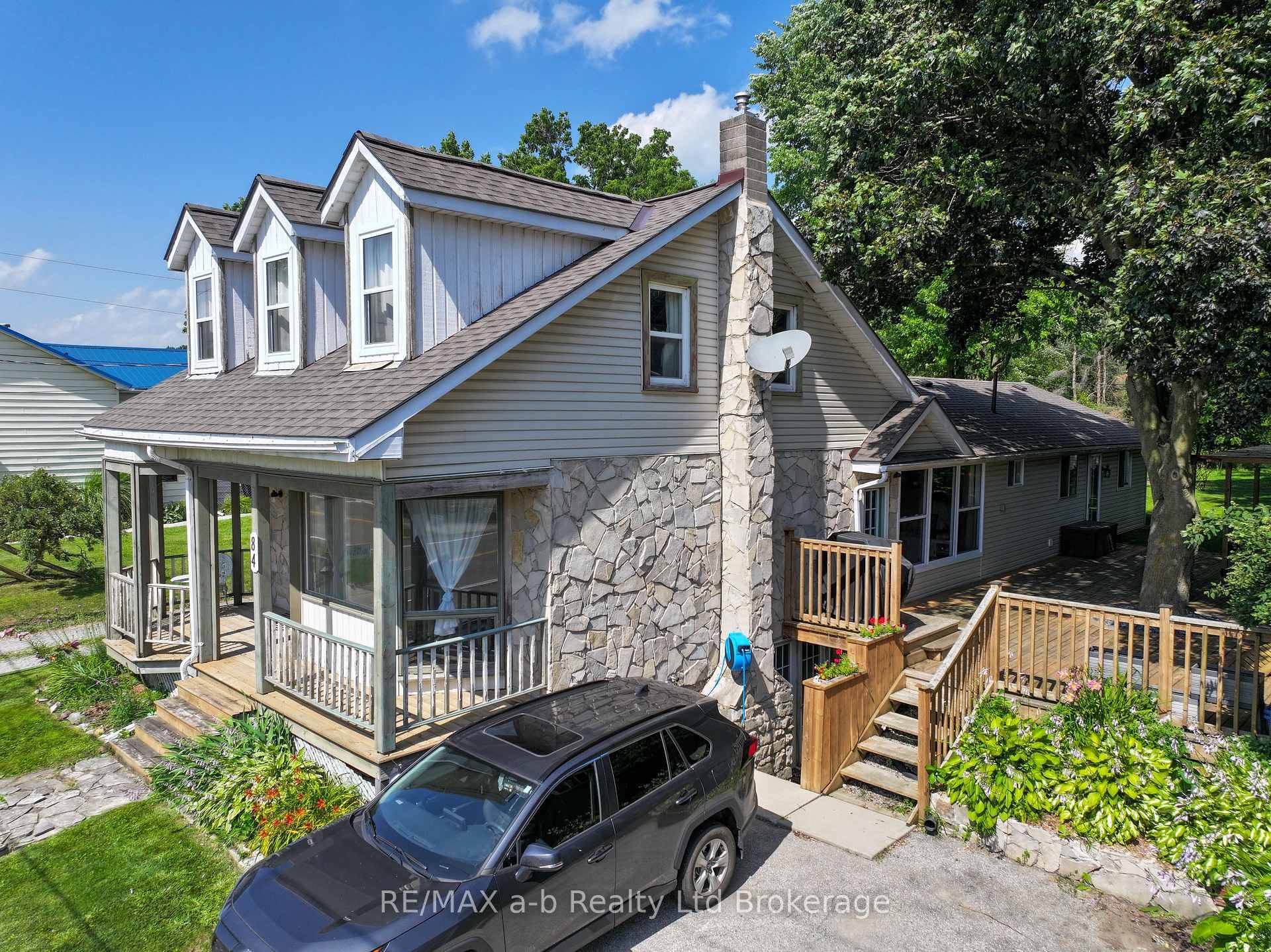 Looking to live the small village life, but only be minutes to the 401 to Woodstock or Kitchener ?