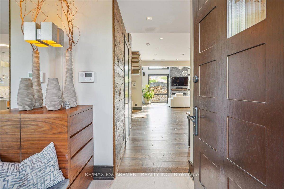 Welcome to this spectacular custom built home on a quiet, desirable street in the beautiful Clarkson Lorne Park neighbourhood.