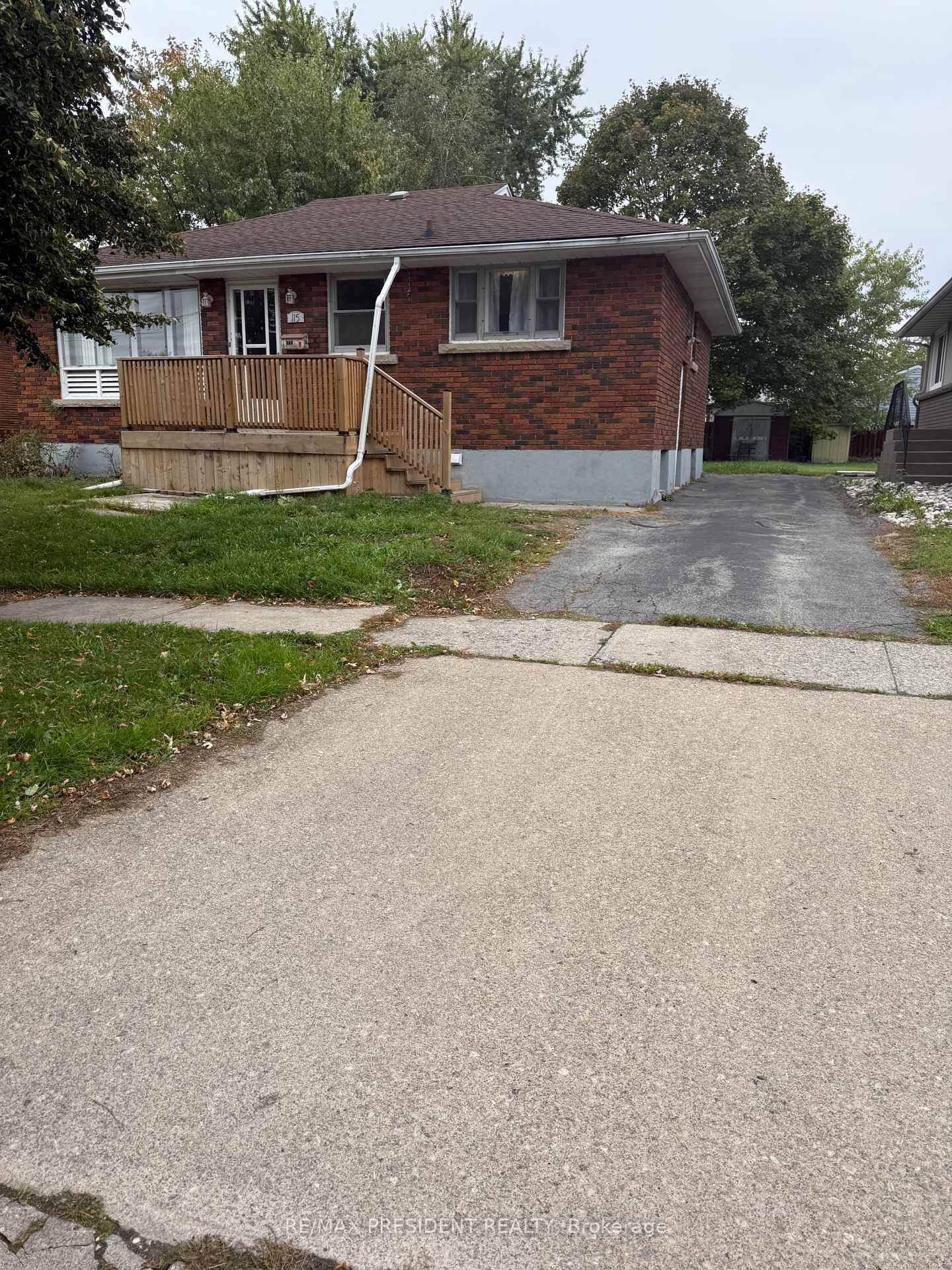Large property available for lease for 12 months 2100 plus utilities water, hydro, gas.