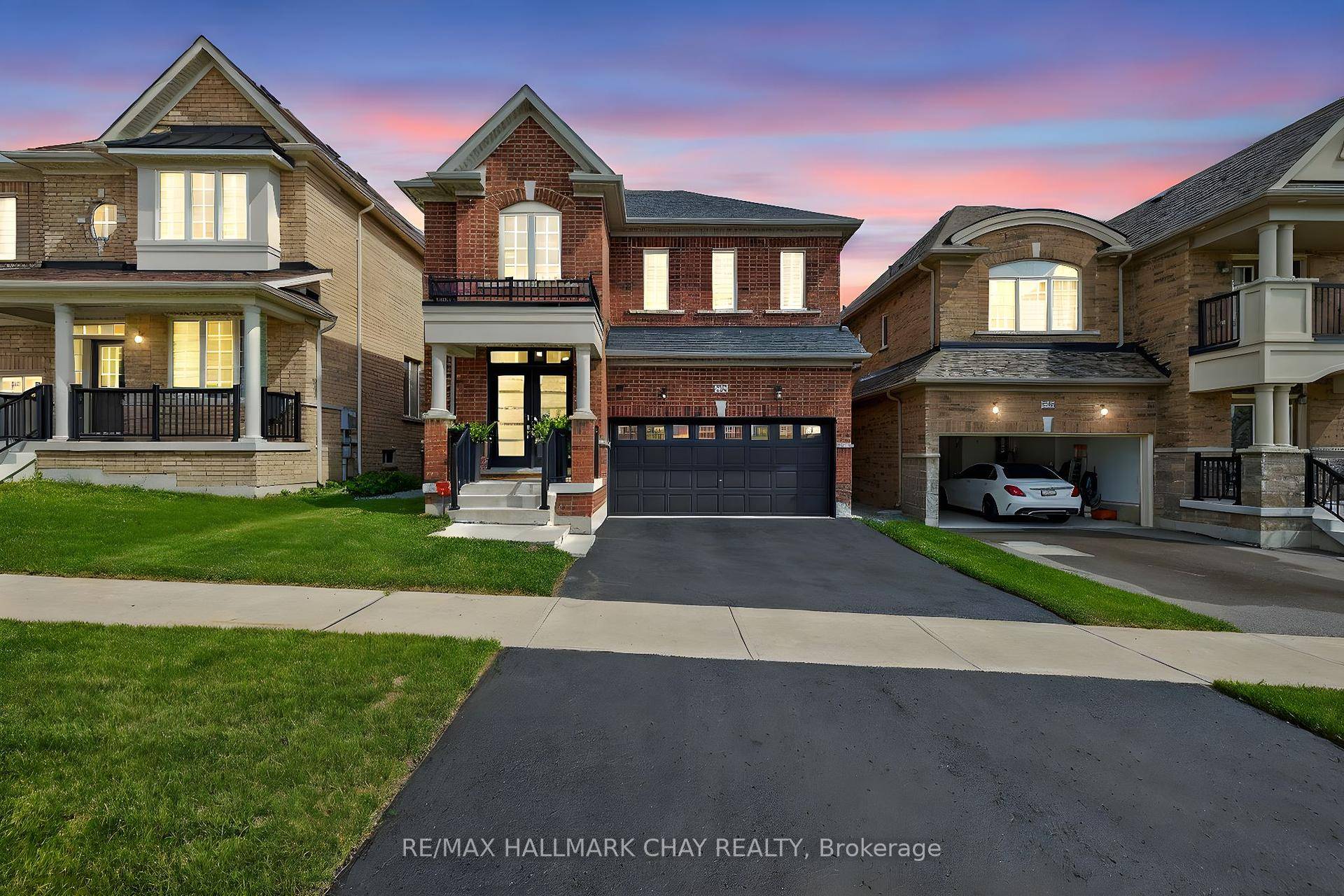 Built in 2021 and meticulously maintained, this modern family home is a true masterpiece !