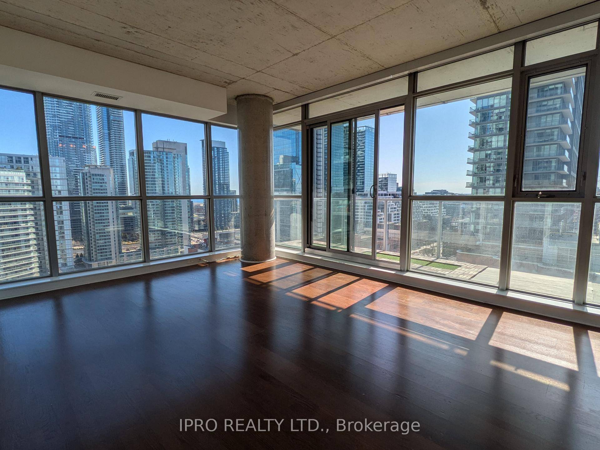 Welcome to M5V Condos ! In the heart of King West, a spacious 1154 sq ft South West corner 2 bedroom plus separate, enclosed den call it a small third ...