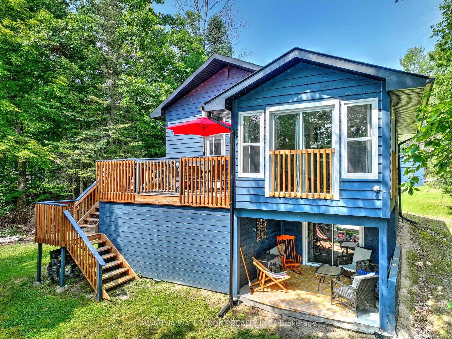 This year round home or cottage on Lower Buckhorn Lake has been impeccably renovated and furnished to provide a comfortable and aesthetic escape from the stresses of urban life.