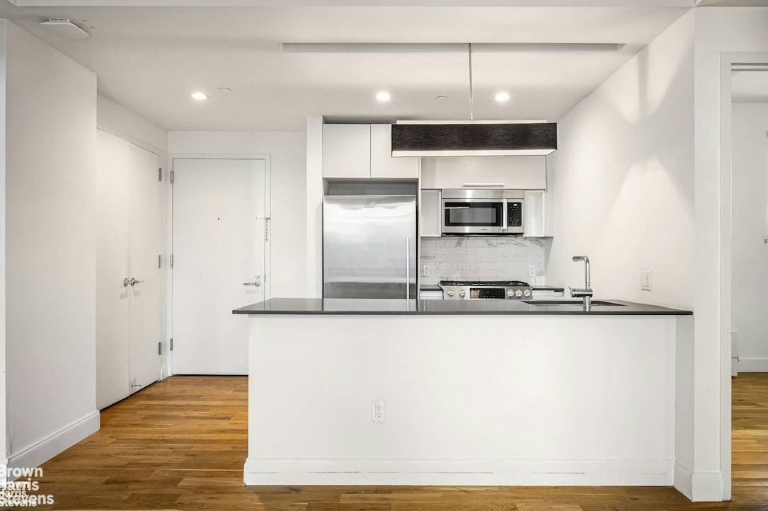 Discover refined living in this beautiful, condo quality one bedroom apartment nestled in the heart of Boerum Hill.