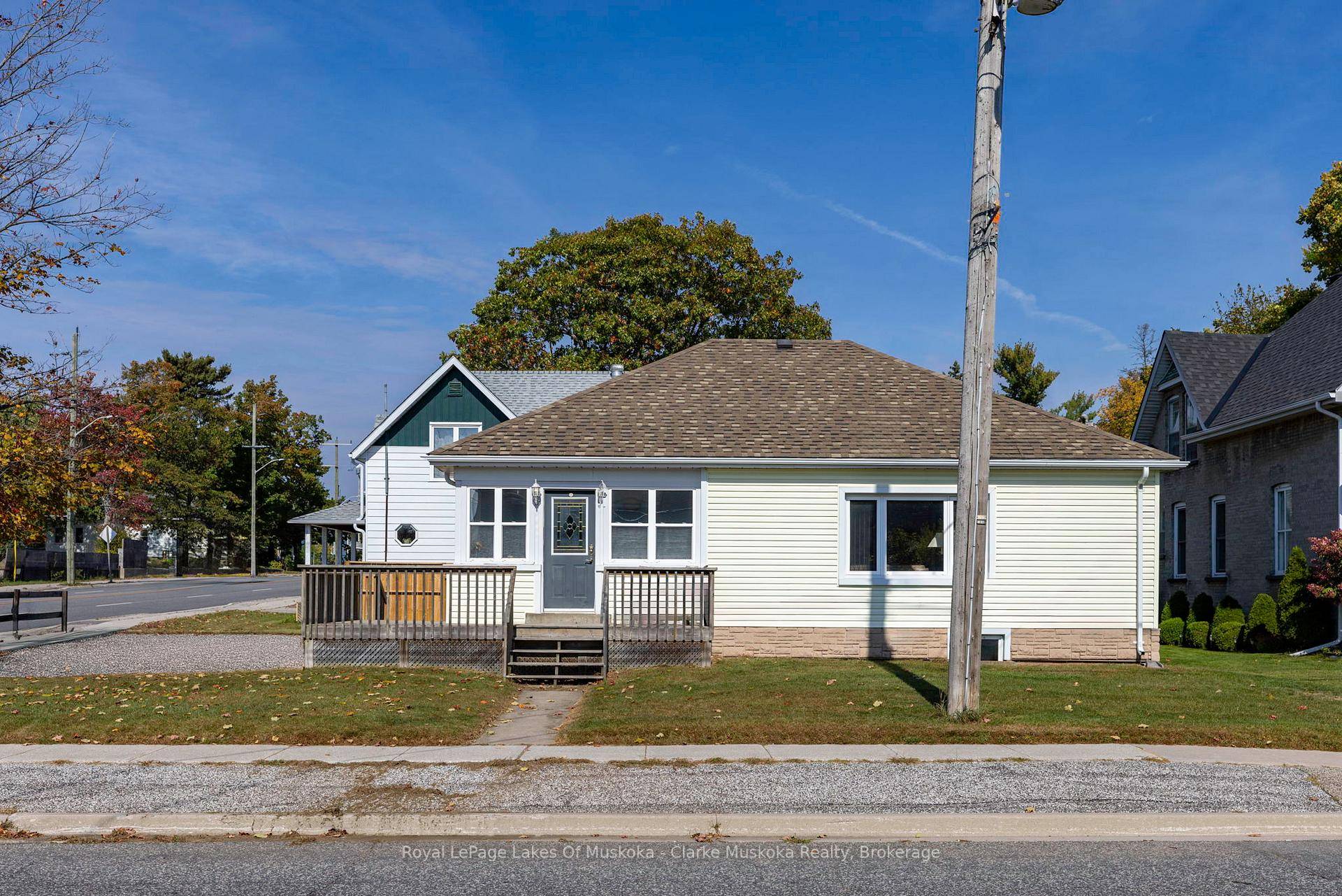 Welcome to 57 Cascade Street, a lovely 3 bedroom, 1 bathroom bungalow situated on a corner lot in the heart of Parry Sound.