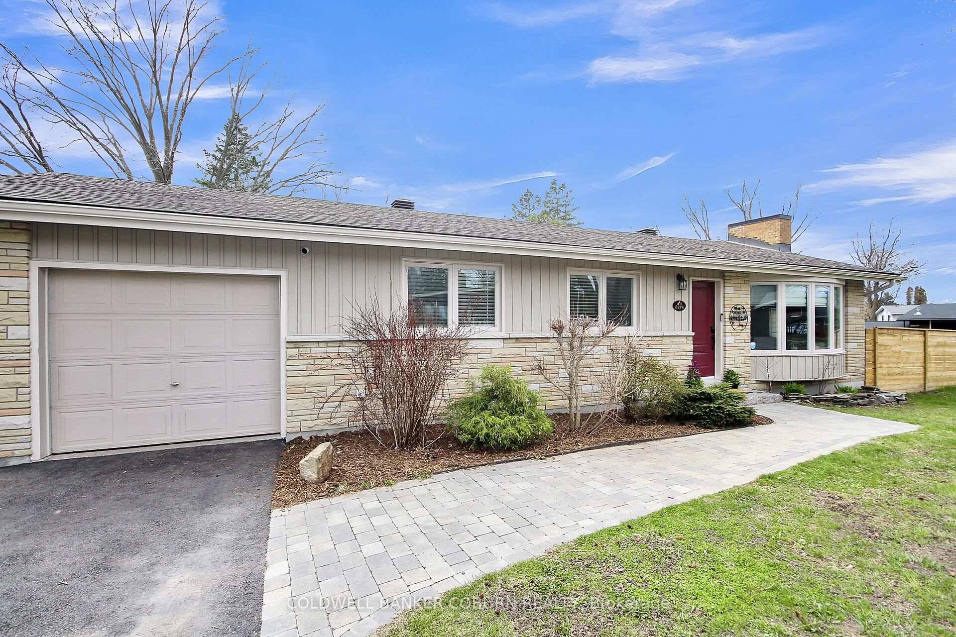 RENTAL OPPORTUNITY Stunning Bungalow on Manotick's Sought After Long Island !