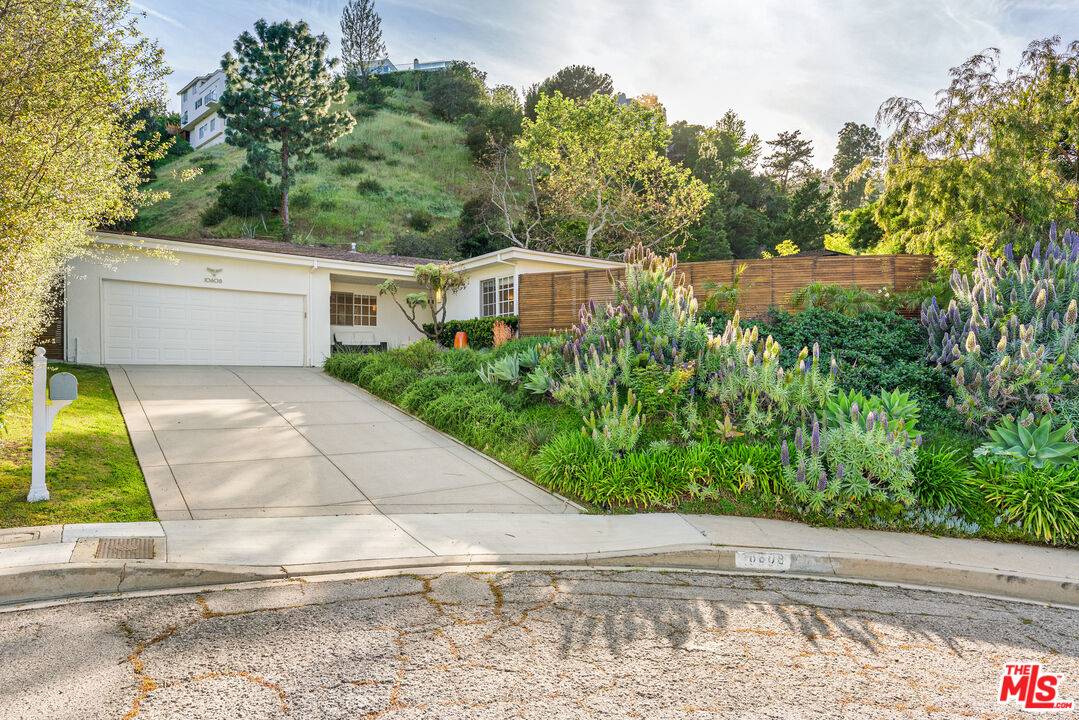 10608  Lindamere DR Bel Air LA