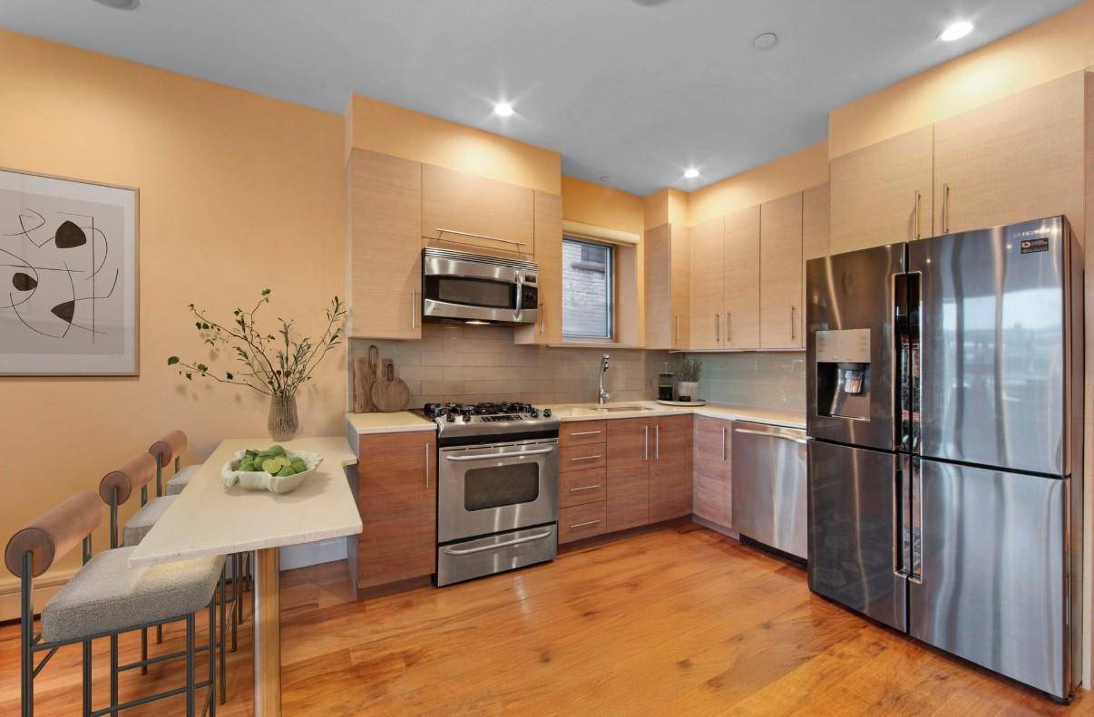Modern Elegance with Iconic Views High Floor 2 Bedroom at the CENTOWelcome to your dream home at the coveted CENTO Condominium an exclusive boutique residence offering style, comfort, and unbeatable ...