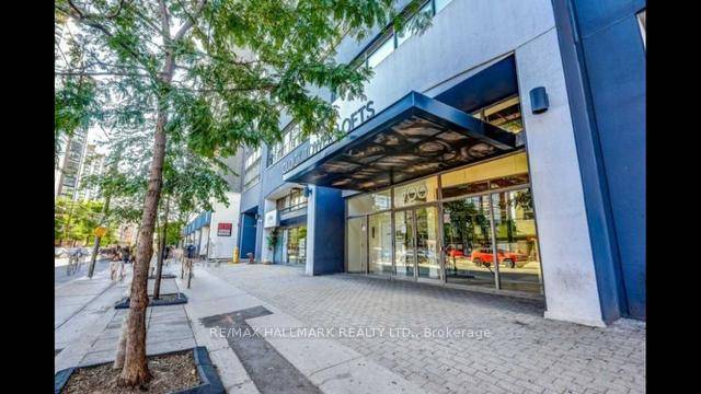 Executive Living in the Heart of the City !