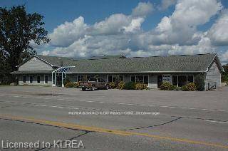 Unlock the potential of this exceptional commercial property !