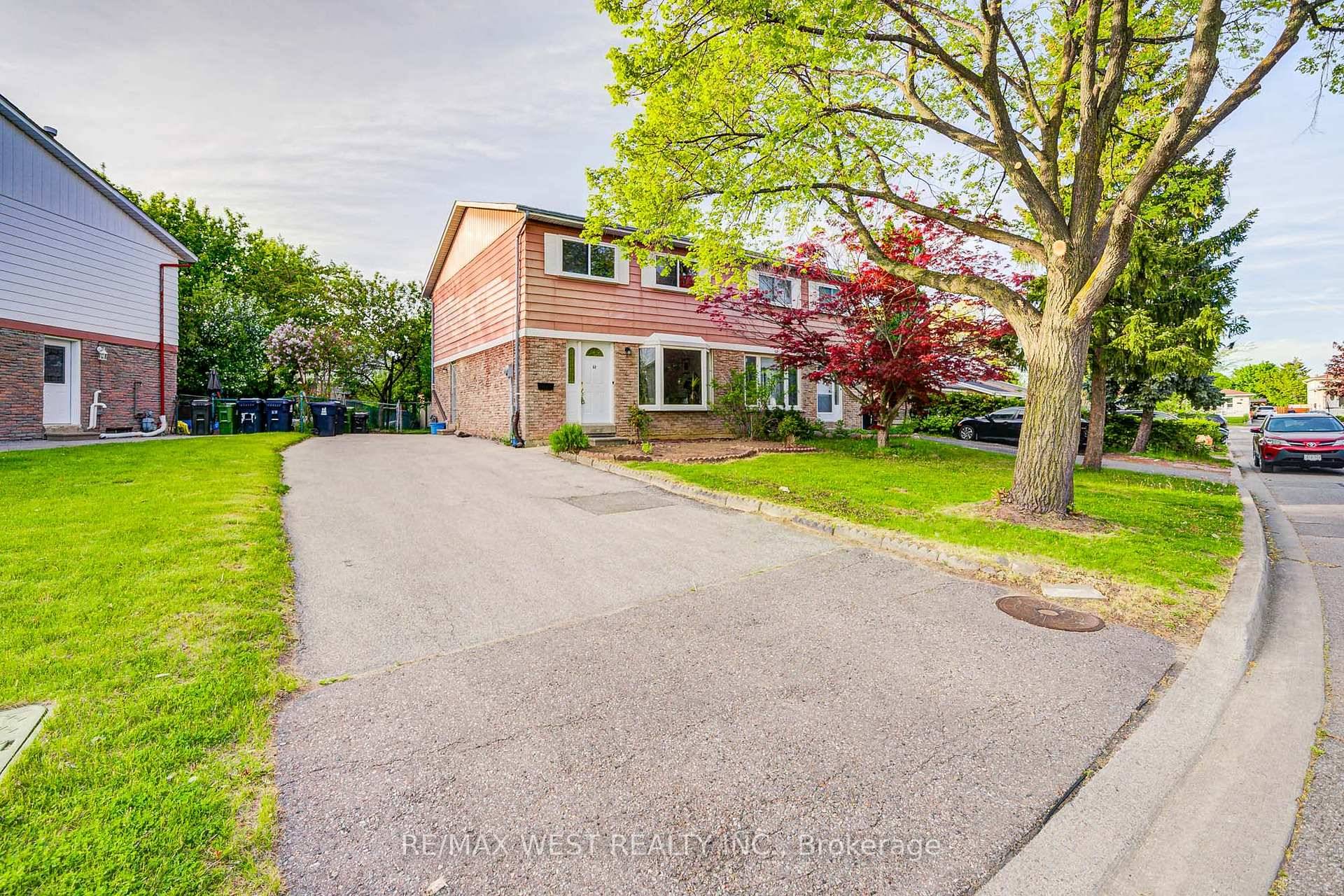 Welcome to your dream home in the heart of Scarborough East !