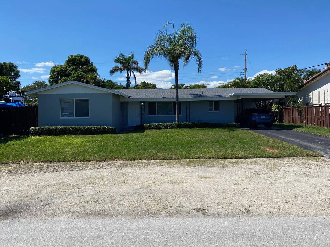 GREAT EAST BOCA RATON LOCATION CLOSE TO BEACH, SHOPPING amp ; RESTAURANTS.