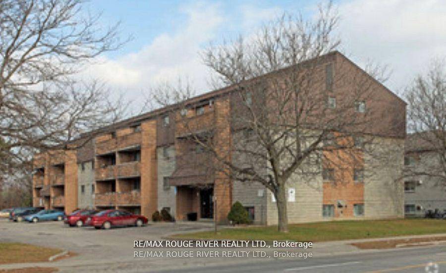 Bright, Clean, quiet. Recently renovated, convenient, close to transit, shopping, 401.