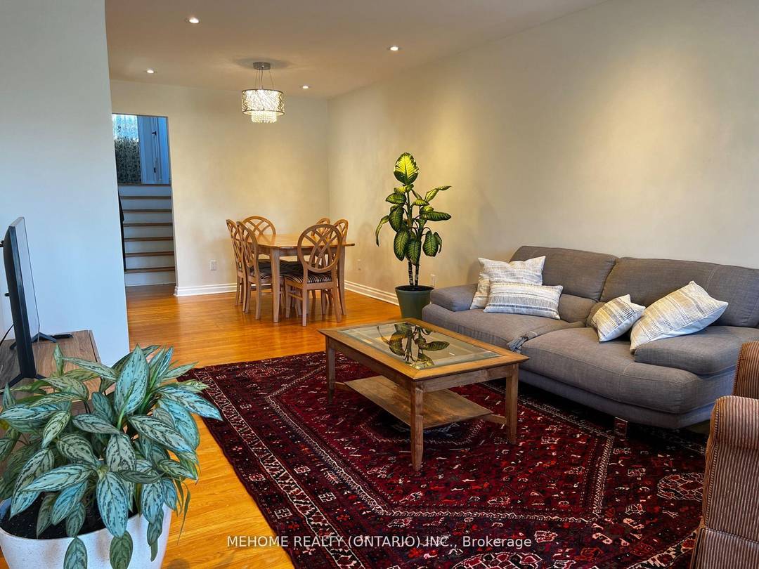 Welcome home to this beautifully furnished and meticulously maintained 3 bedroom semi detached house in the highly desired Pleasant View community !