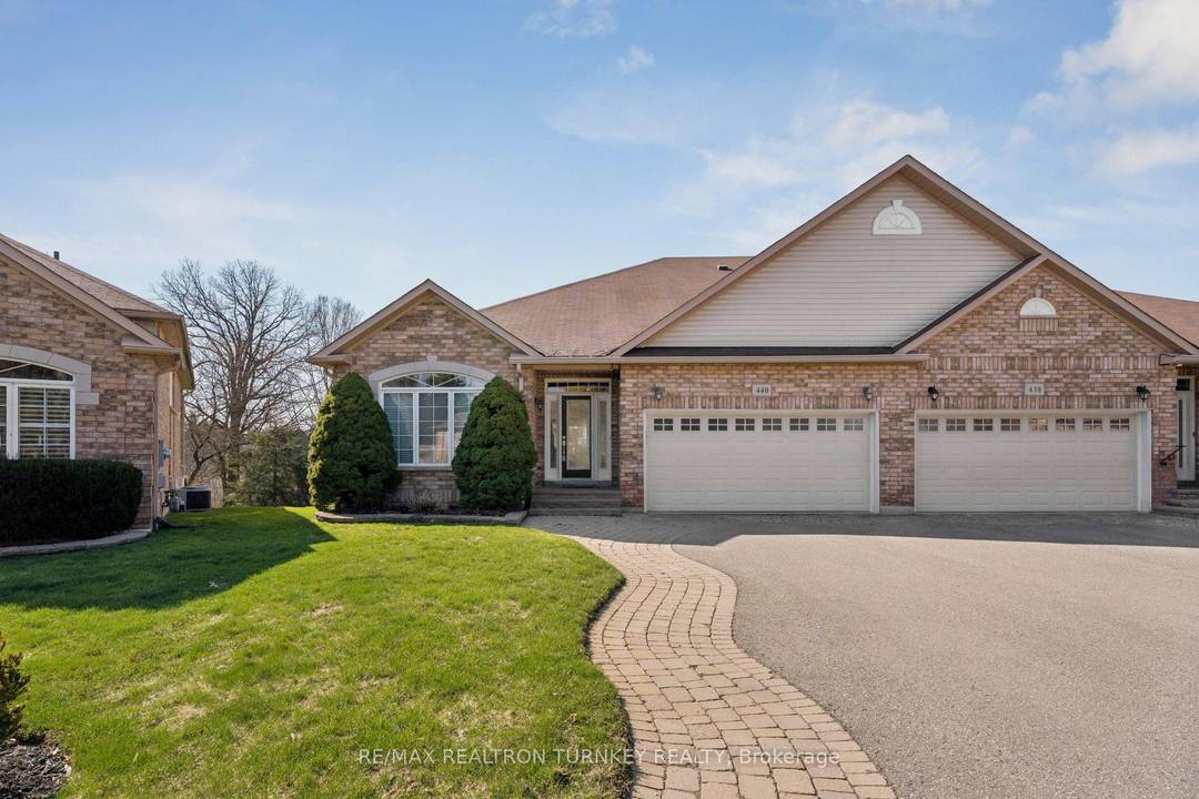 Experience refined bungaloft living in this exceptional residence, quietly nestled in an exclusive enclave of only 35 Bungalows in prestigious Stonehaven Estates.
