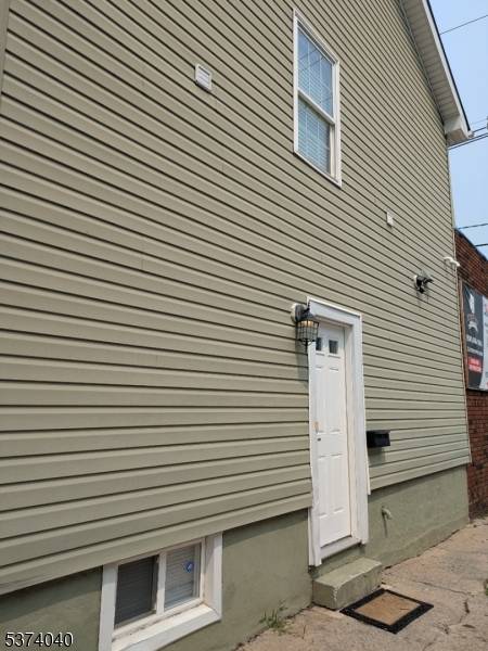 Mixed use property, storefront currently a barbershop, plus apt.