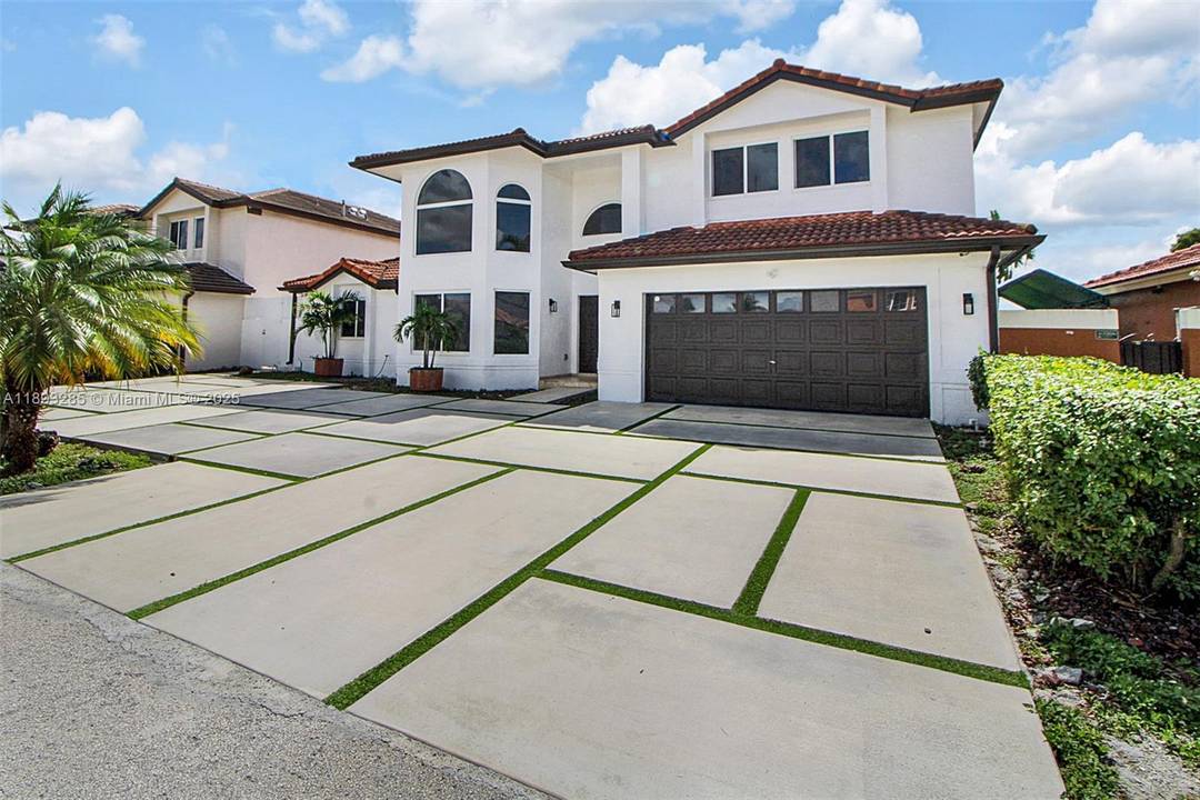 Lakefront Estate Home ! Centrally located, this home is in Miami just south of Miami Lakes.