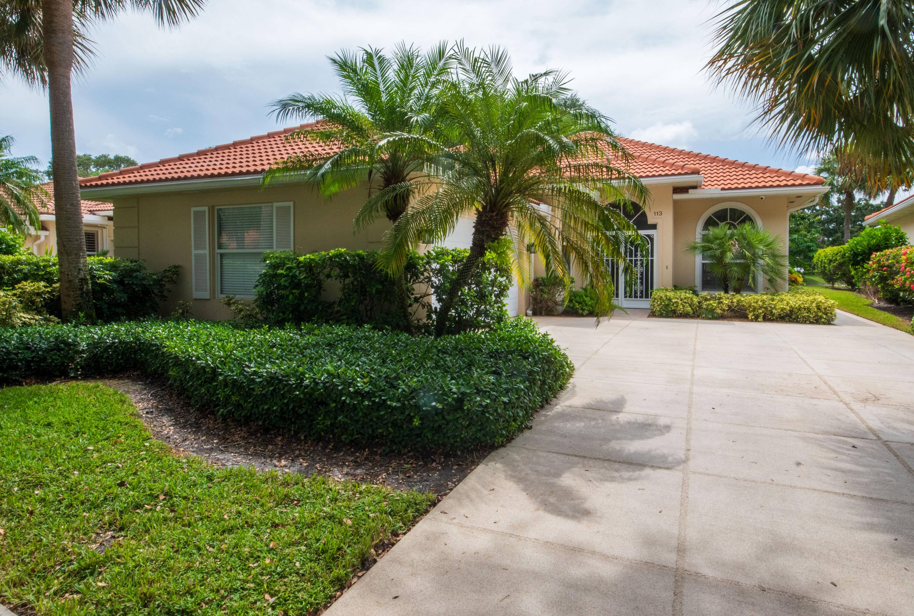 FINALLY an affordable opportunity 2 move into the HIGHLY SOUGHT AFTER Guard Gated Community of Oaks East !