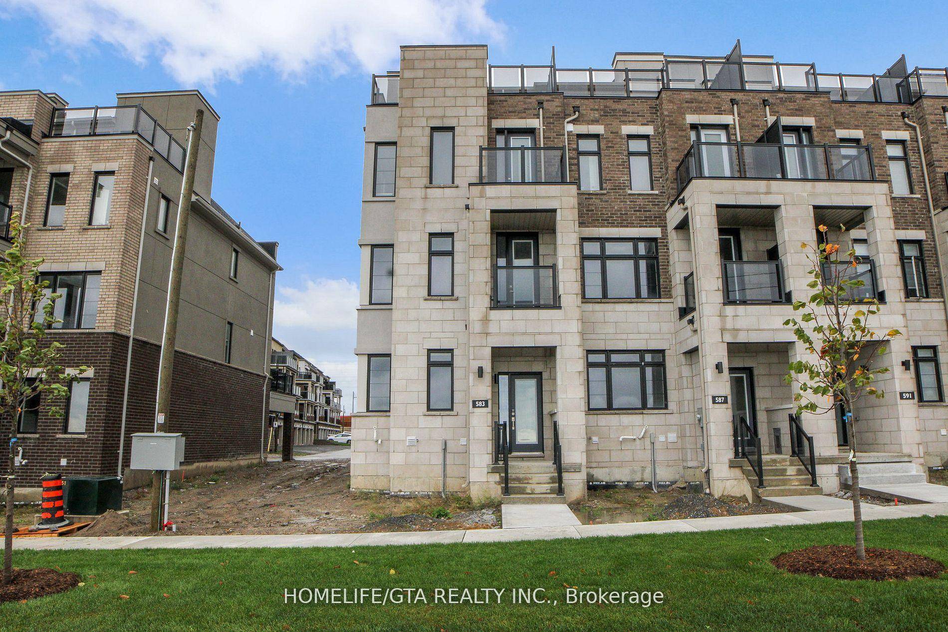 Welcome To This 3 Bedroom amp ; 3 Bathroom Townhouse With An Elevator Servicing Each Floor, Very Spacious And Plenty Of Natural Light, Every Floor Has Spectacular View Of Lake ...