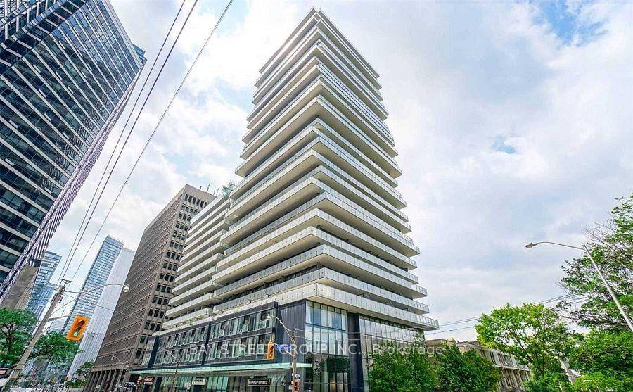 Amazing Location next door of UofT.
