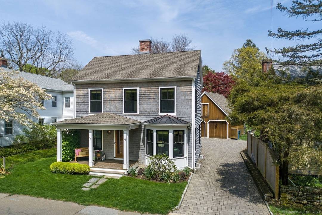 Enjoy the best weeks of summer in Madison in this exceptional, academic rental !