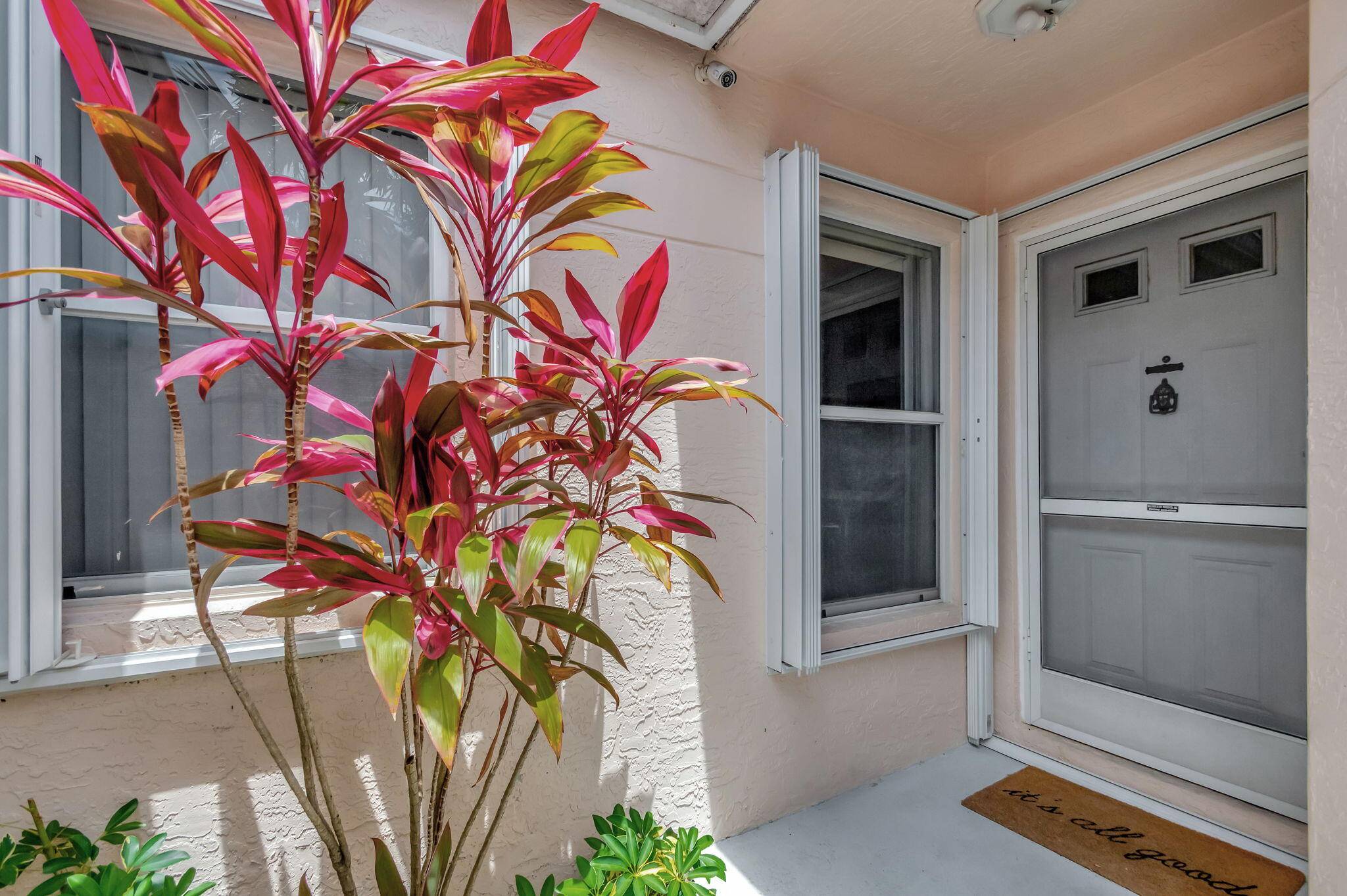 Welcome to this beautifully maintained 3 bedroom, 2 bathroom villa nestled in the highly sought after community of River Bridge in Greenacres.