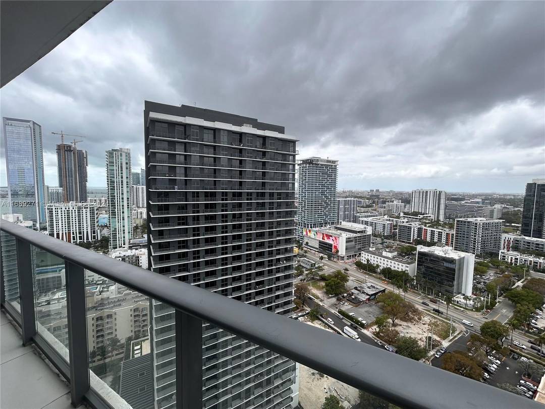 Enjoy this beautiful 2 bedroom 2 bathroom with amazing views to Midtown and Design District, with luxurious finishes, tile floor and top of the line open kitchen.