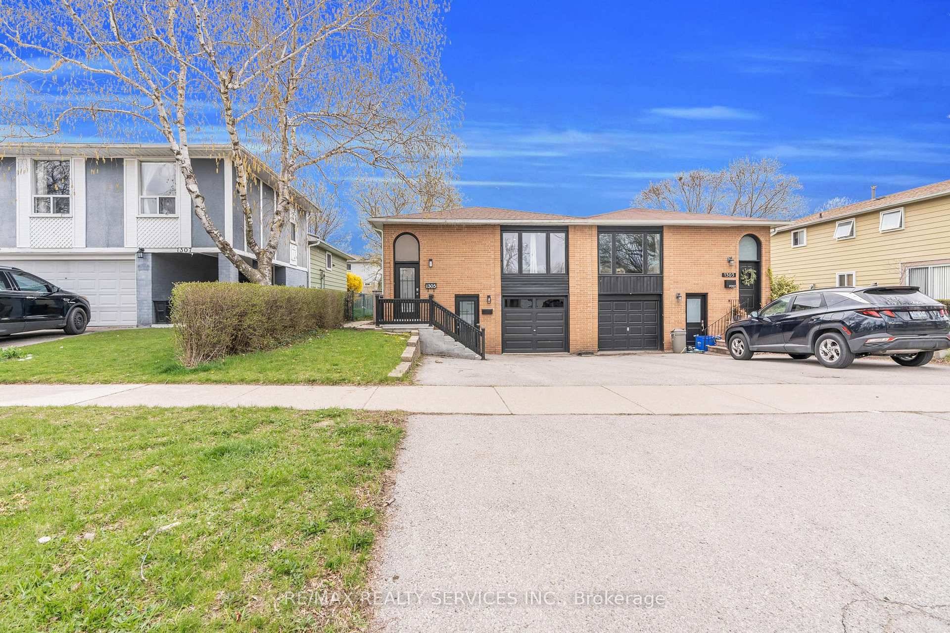 Welcome to 1305 Consort Crescent, located in Burlington's family friendly Palmer neighbourhood.