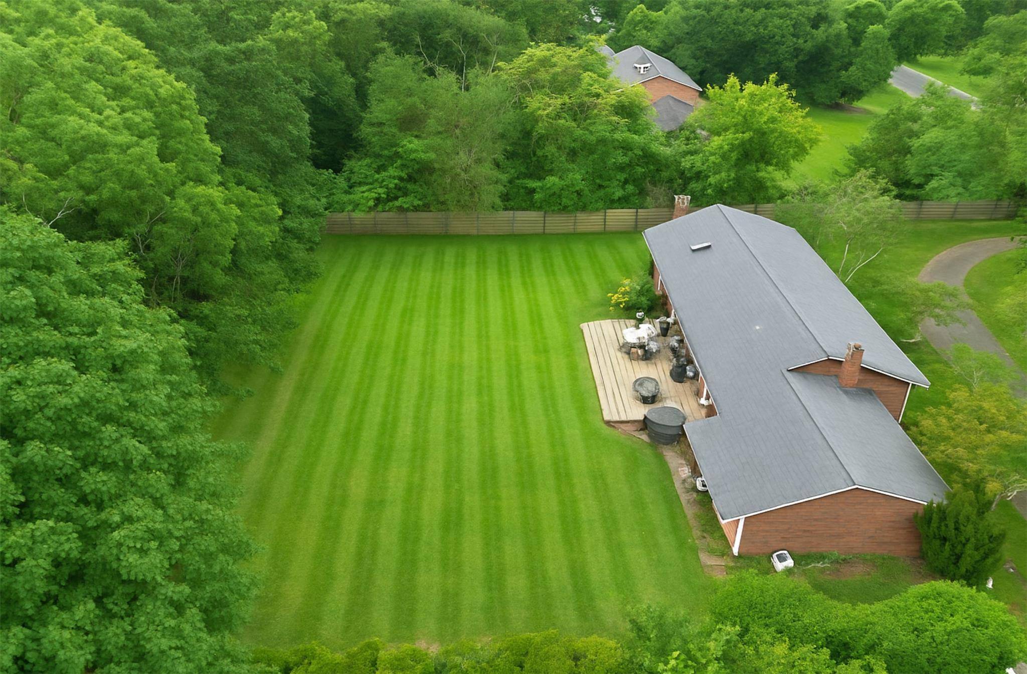 Your Hamptons Retreat Awaits !